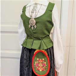 Oppdalsbunad med grønn vest